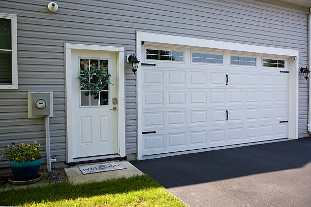 24/7 Emergency Garage Door Panel Replacement experts in East Bernard, TX
